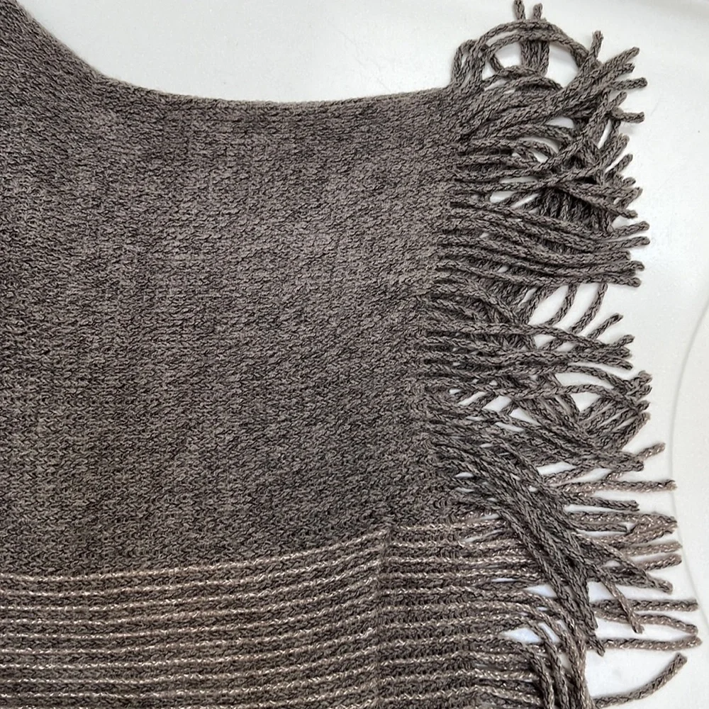 Crosstree Lane one size poncho sweater - Picture 3 of 7